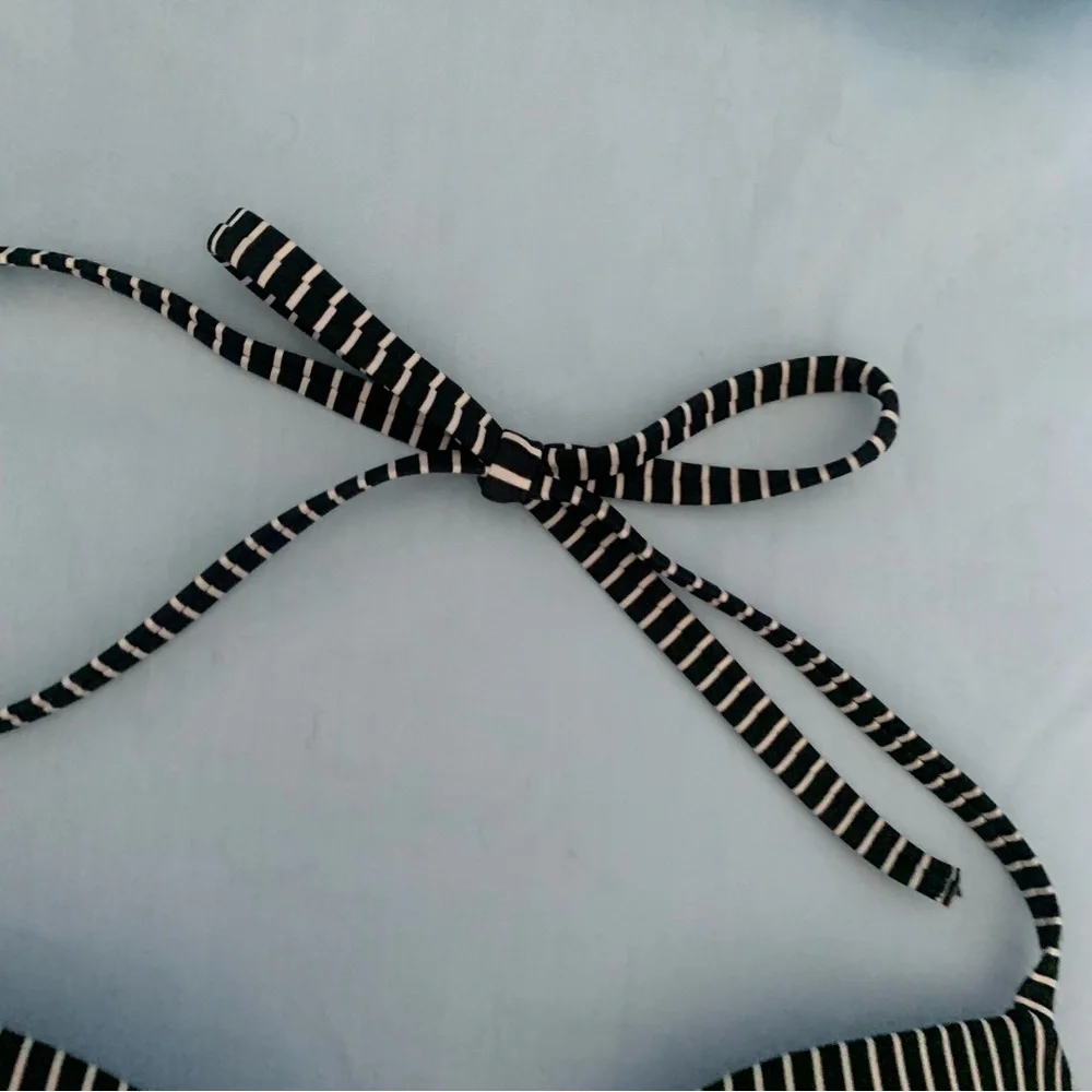 Shade & Shore 34D Black & White Padded Bikini Swim Top EUC - Picture 3 of 8